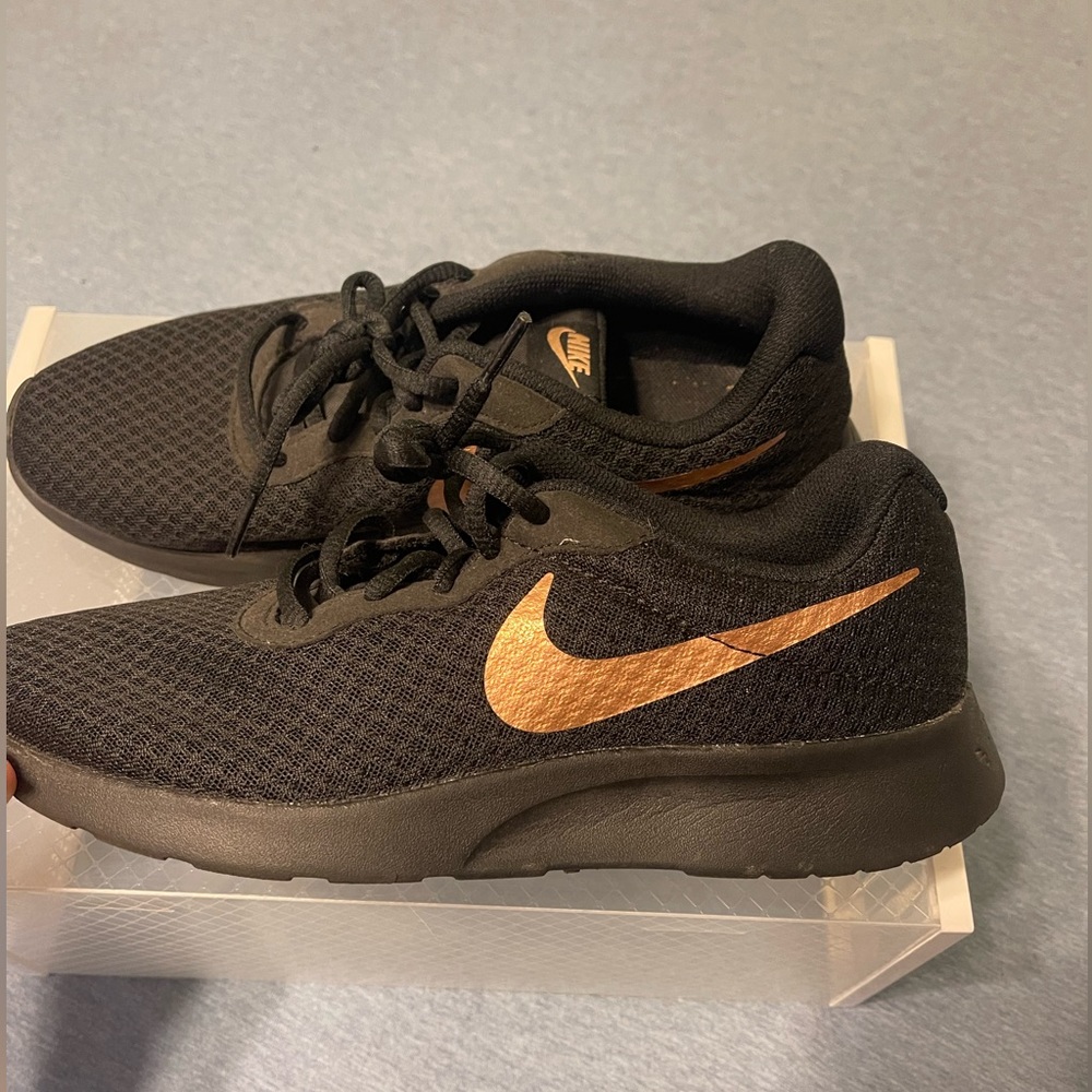 Size 9.5 Nike sneakers